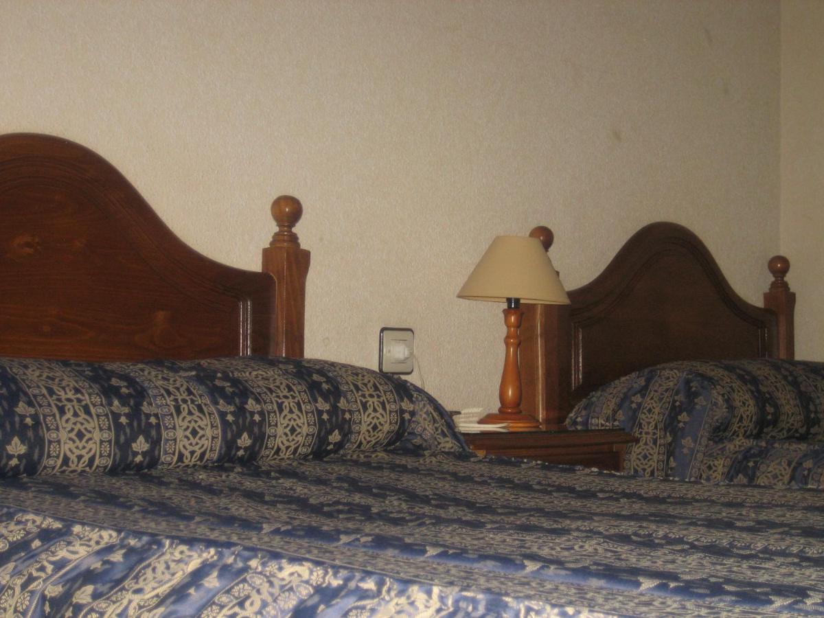 Hostal Restaurante La Trucha Benavente Eksteriør bilde