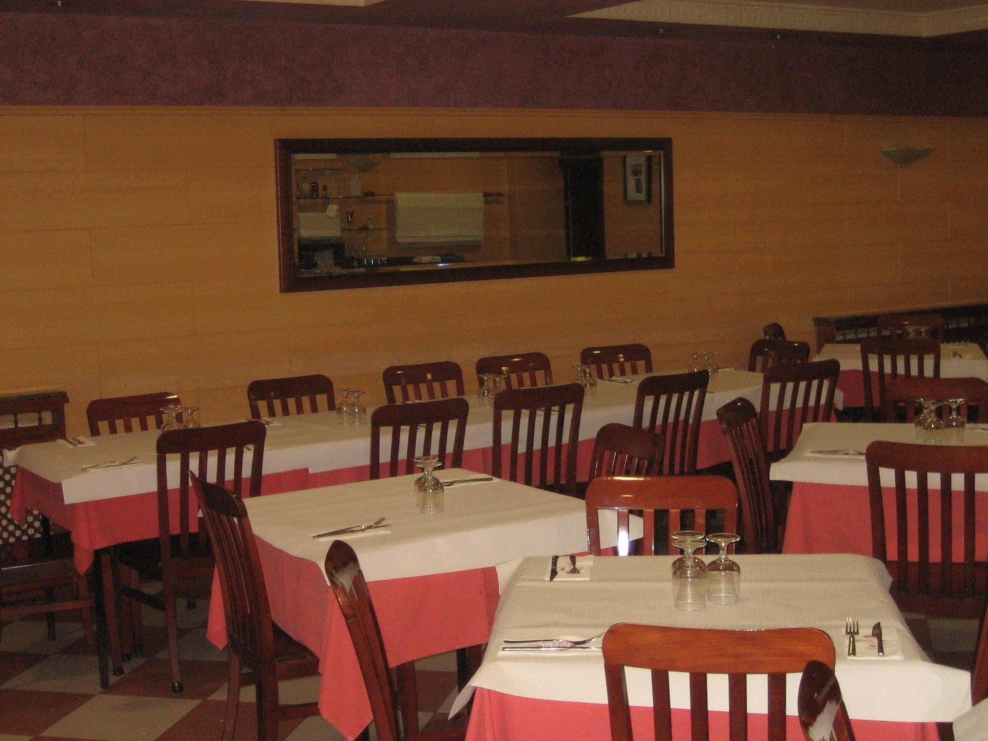 Hostal Restaurante La Trucha Benavente Eksteriør bilde